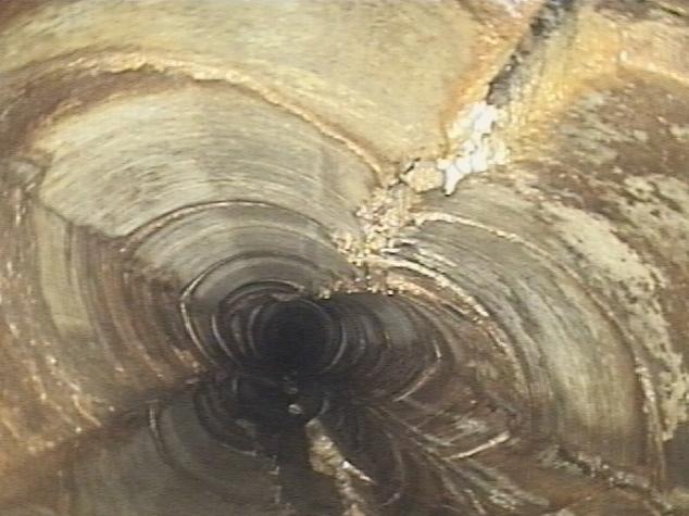 Kameraeinblick in einen Kanal für tight-in-pipe Verfahren.